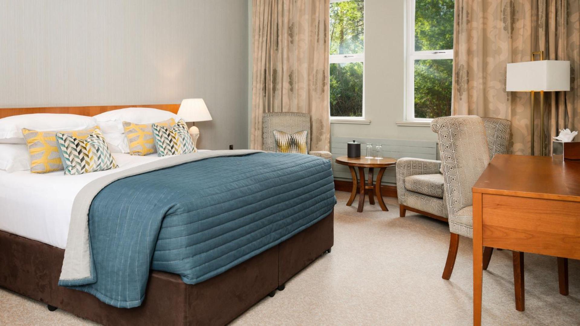 The Culloden Estate And Spa Holywood  Esterno foto A bedroom at the hotel