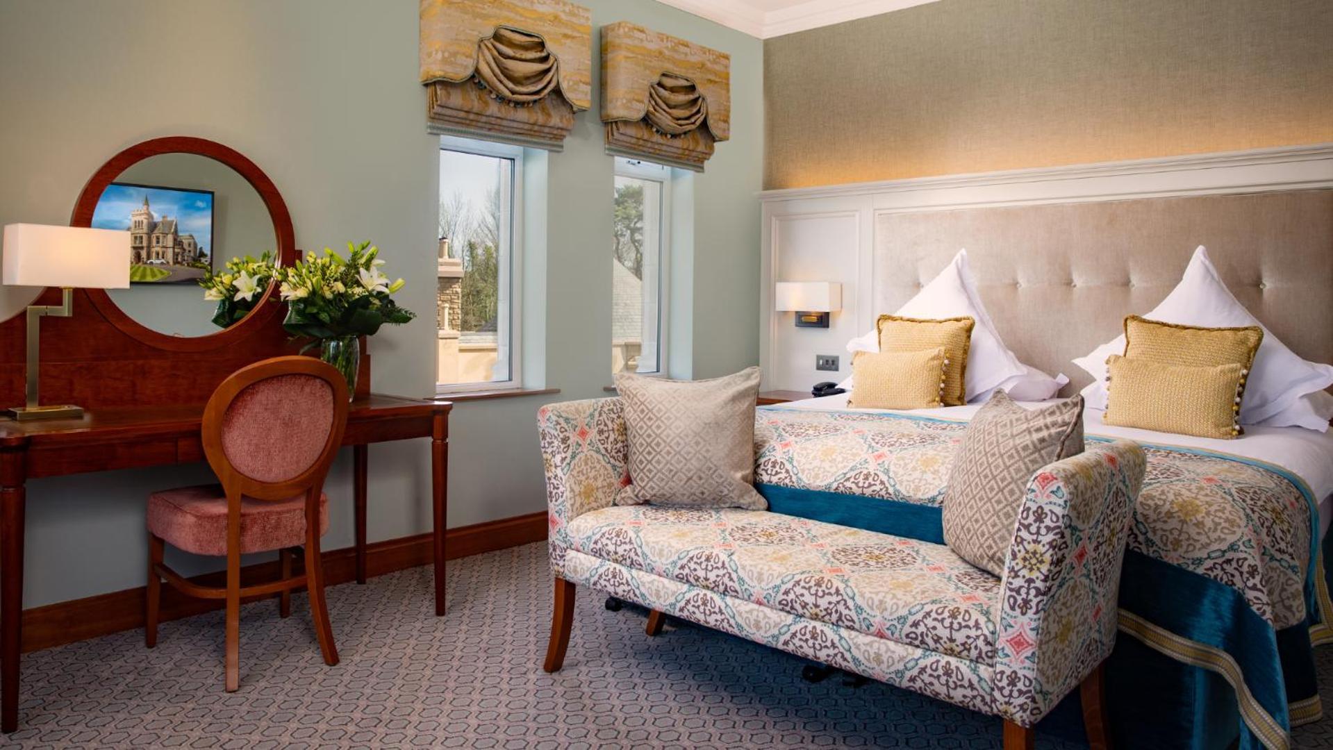 The Culloden Estate And Spa Holywood  Esterno foto A room at the hotel